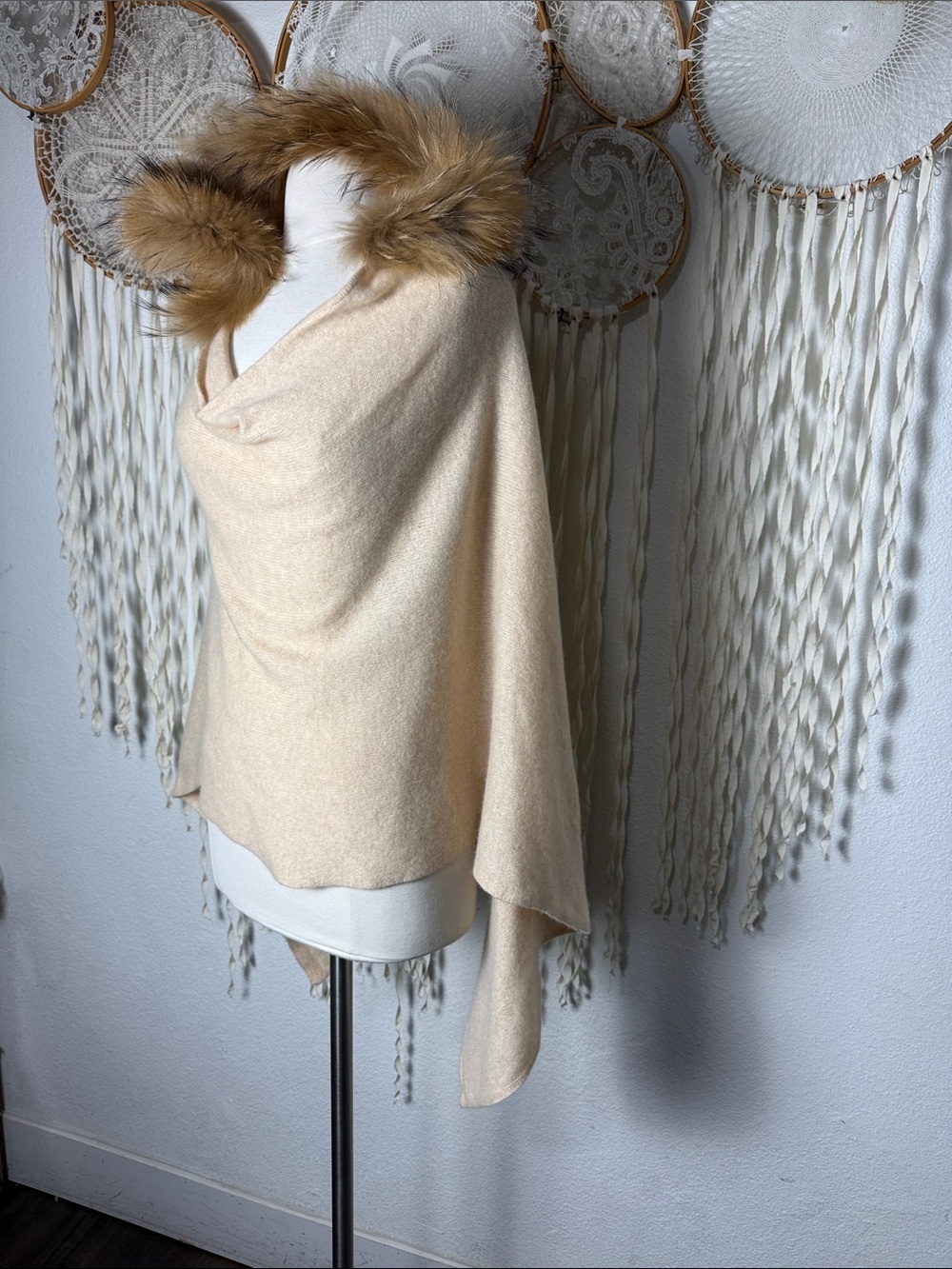 Minnie Rose Cream Cashmere Hooded Poncho with Faux Fur Trim O/S - Picture 2 of 8